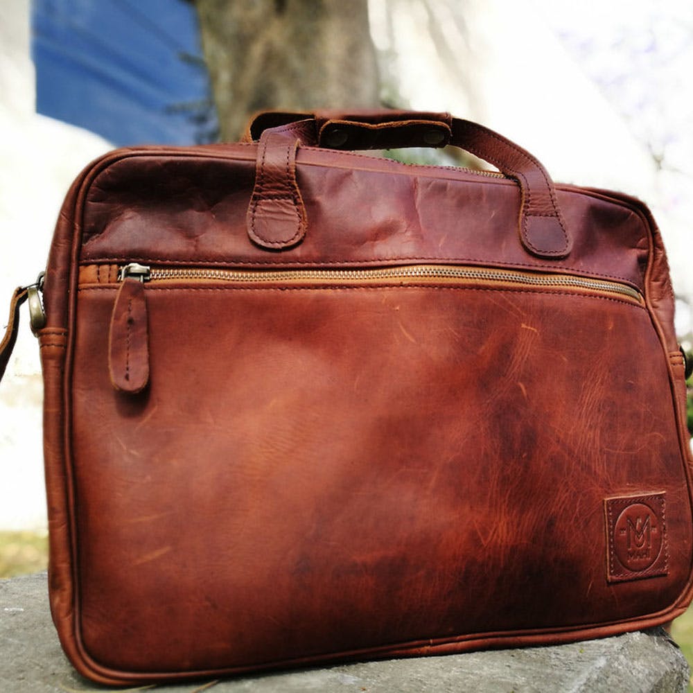 Brown,Luggage and bags,Orange,Bag,Shoulder bag,Business bag,Red,Material property,Travel,Magenta