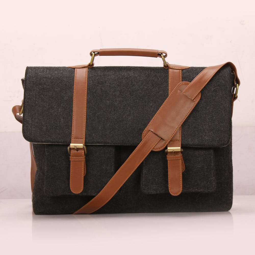 Luggage and bags,Bag,Sleeve,Shoulder bag,Eyewear,Rectangle,Messenger bag,Beige,Handbag,Travel