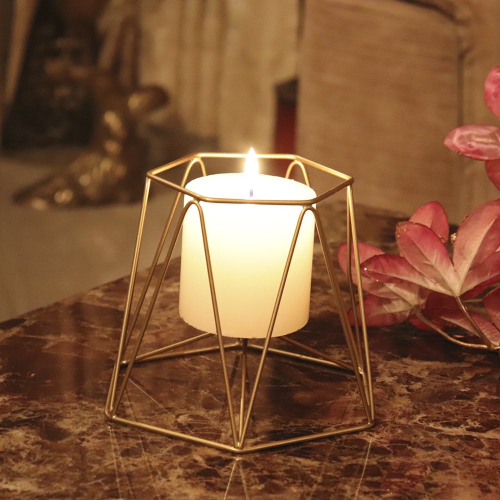 Flower,Table,Lantern,Wood,Gas,Tints and shades,Art,Twig,Glass,Heat