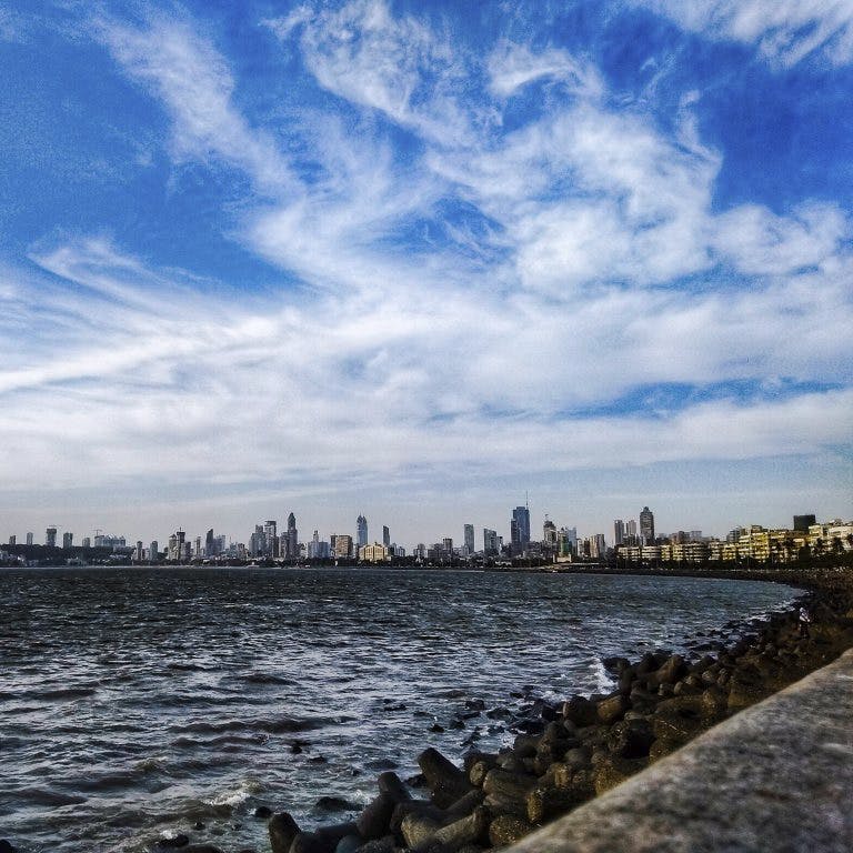 Cloud,Water,Sky,Water resources,Skyscraper,Blue,Sunlight,Tower block,Coastal and oceanic landforms,Cityscape