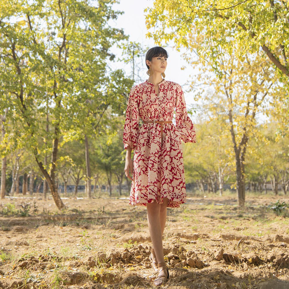 Plant,One-piece garment,Sky,Leaf,People in nature,Dress,Tree,Sleeve,Wood,Day dress