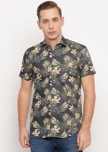 Men Tropical Leaf & Flower Printed Half Sleeves Shirt
