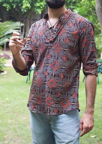 Men Geometric Floral Printed Ajrakh Kithiawari Short Kurta