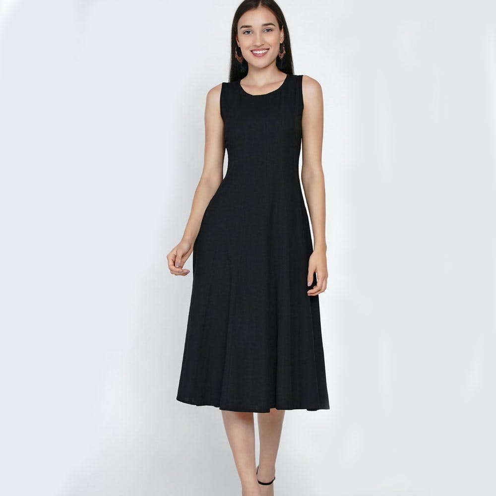 Women Classic Pleated Black Sleeveless Midi Dress