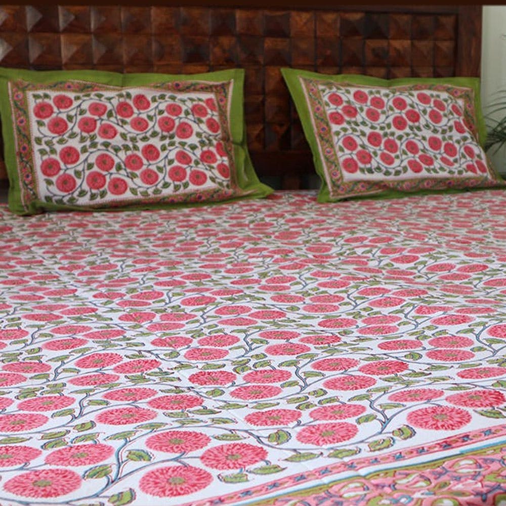 Furniture,Plant,Green,Textile,Interior design,Rectangle,Flooring,Floor,Creative arts,Red