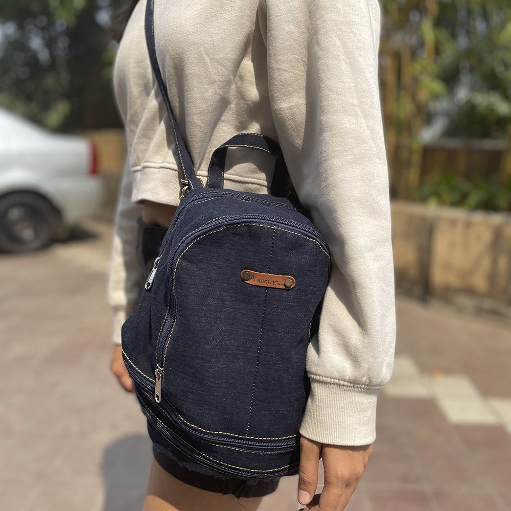 Get Side Pockets Detail Blue Denim Trapez Tote at ₹ 1199