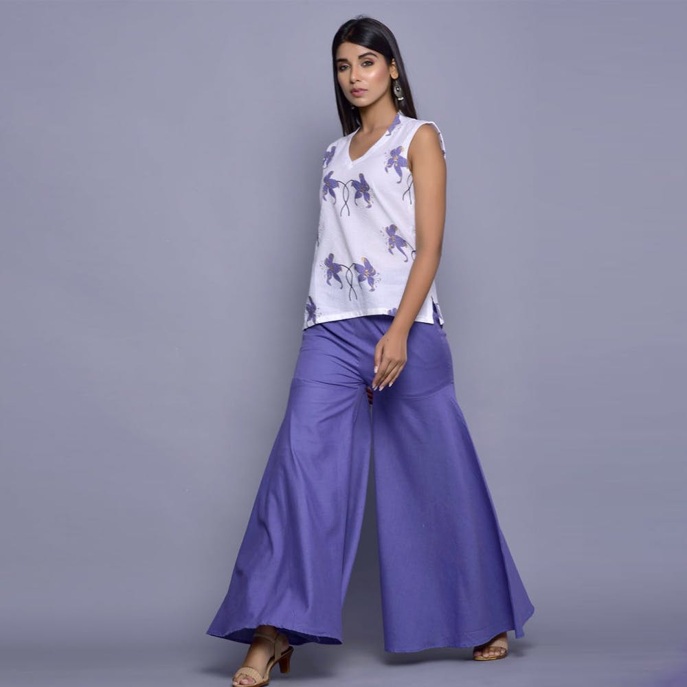 Women Floral Printed White Sleeveless Top With Flared Purple Palazzo Co-Ords