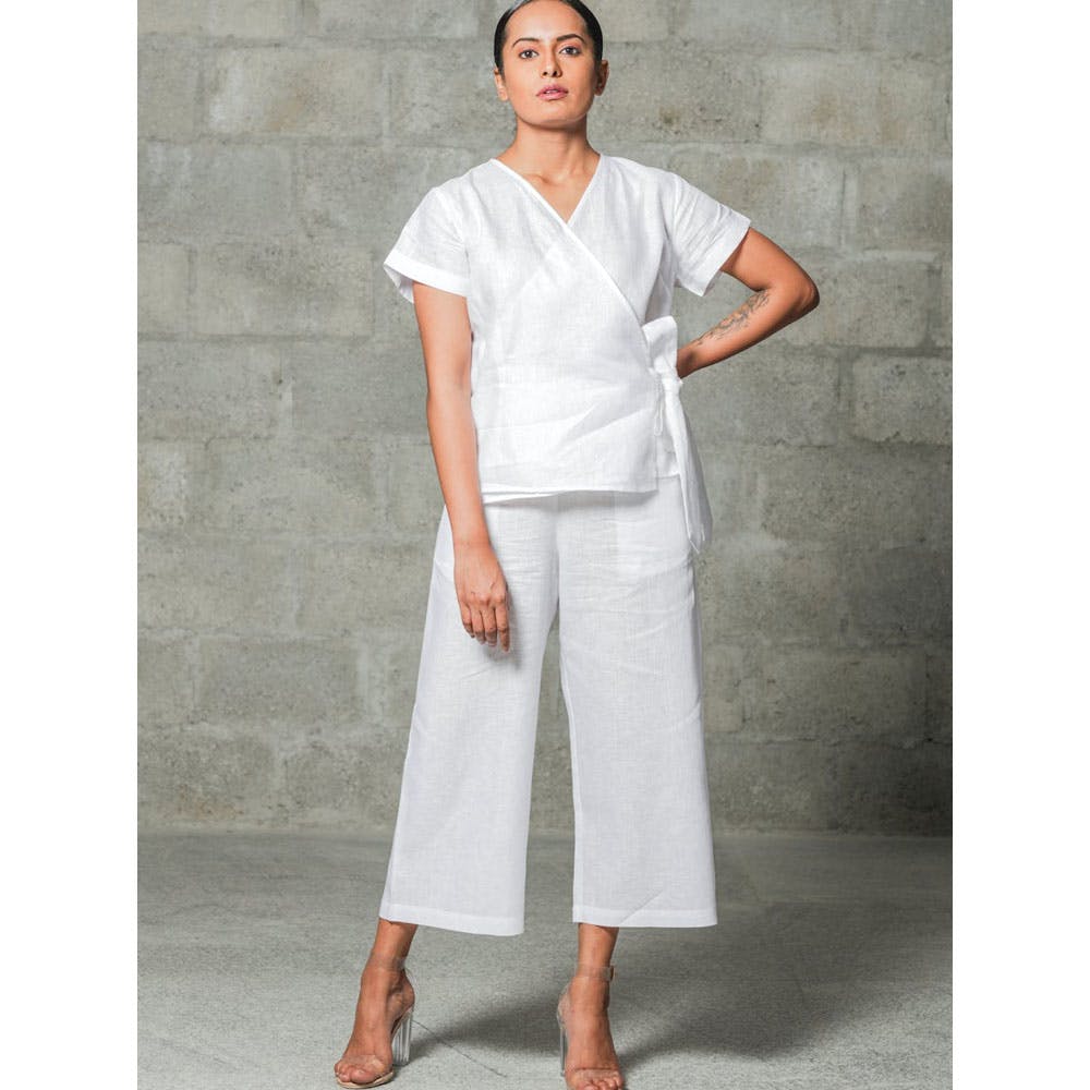 Women Debbie White Linen Cropped Pants