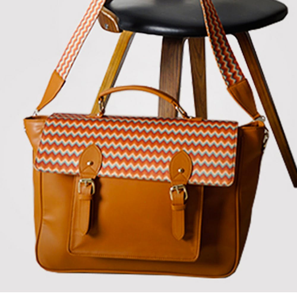 Brown,Product,Luggage and bags,Orange,Shoulder bag,Bag,Handbag,Fawn,Amber,Material property