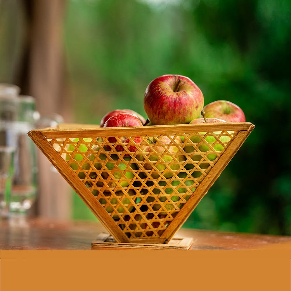 Food,Plant,Fruit,Natural foods,Ingredient,Apple,Tableware,Wood,Seedless fruit,Superfood
