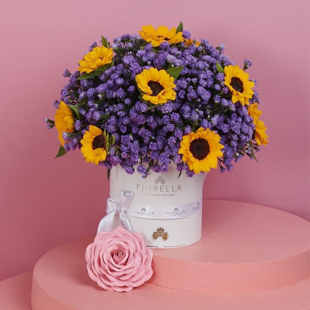 Flower,Plant,Petal,Purple,Vase,Orange,Flowerpot,Artificial flower,Flower Arranging,Bouquet