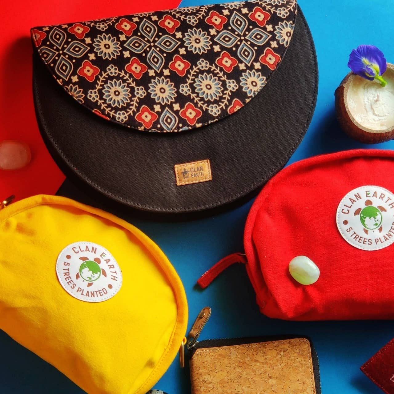 Cap,Product,Hat,Headgear,Red,Costume hat,Font,Bag,Creative arts,Fashion accessory
