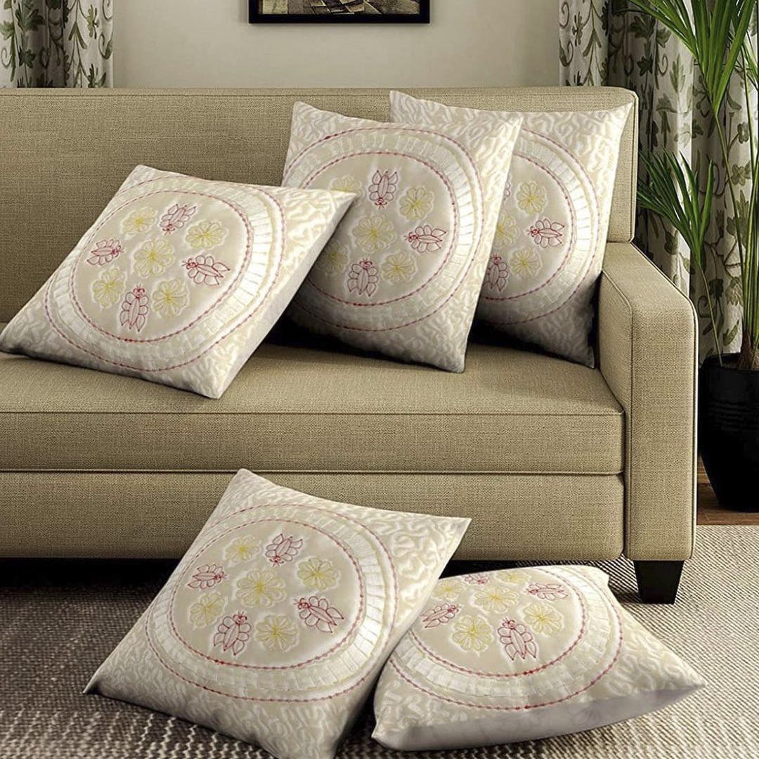 Furniture,White,Product,Couch,Rectangle,Pillow,Textile,Drinkware,Interior design,Comfort