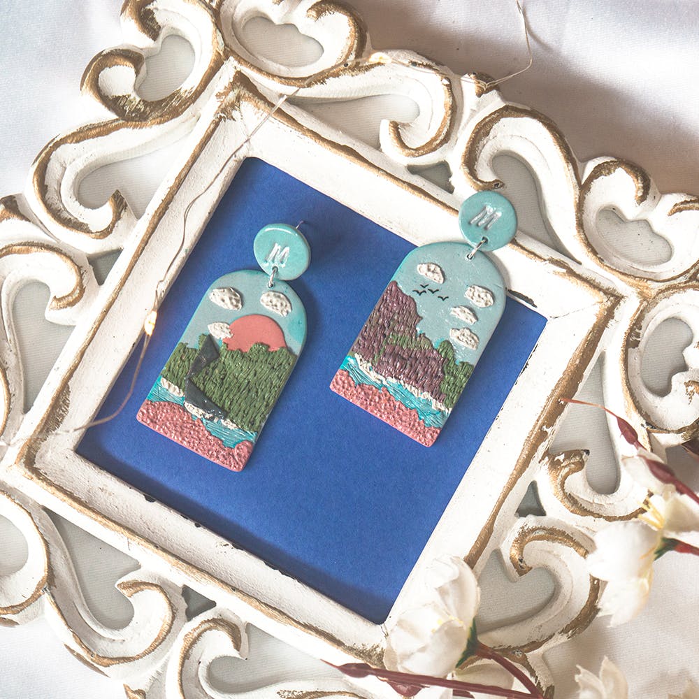 Picture frame,Product,Azure,Rectangle,Textile,Creative arts,Font,Aqua,Art,Serveware