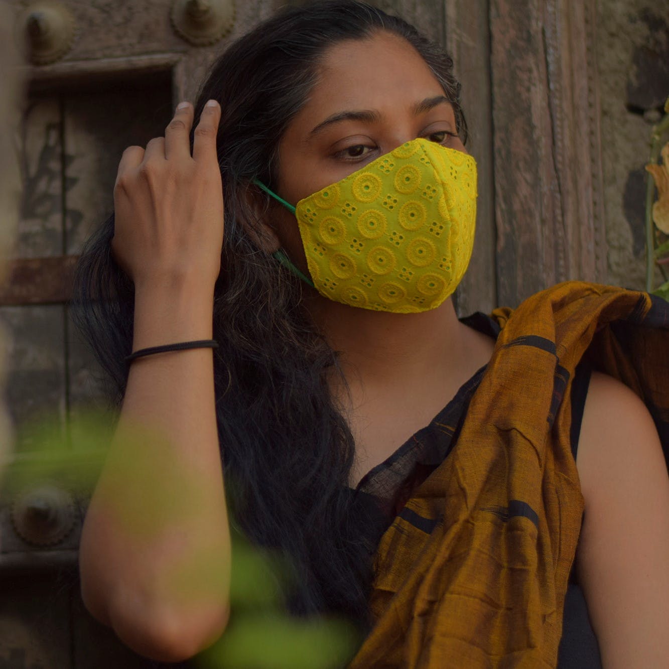 Lip,Eye,Eyelash,Neck,Temple,Yellow,Gesture,Tints and shades,Street fashion,Happy