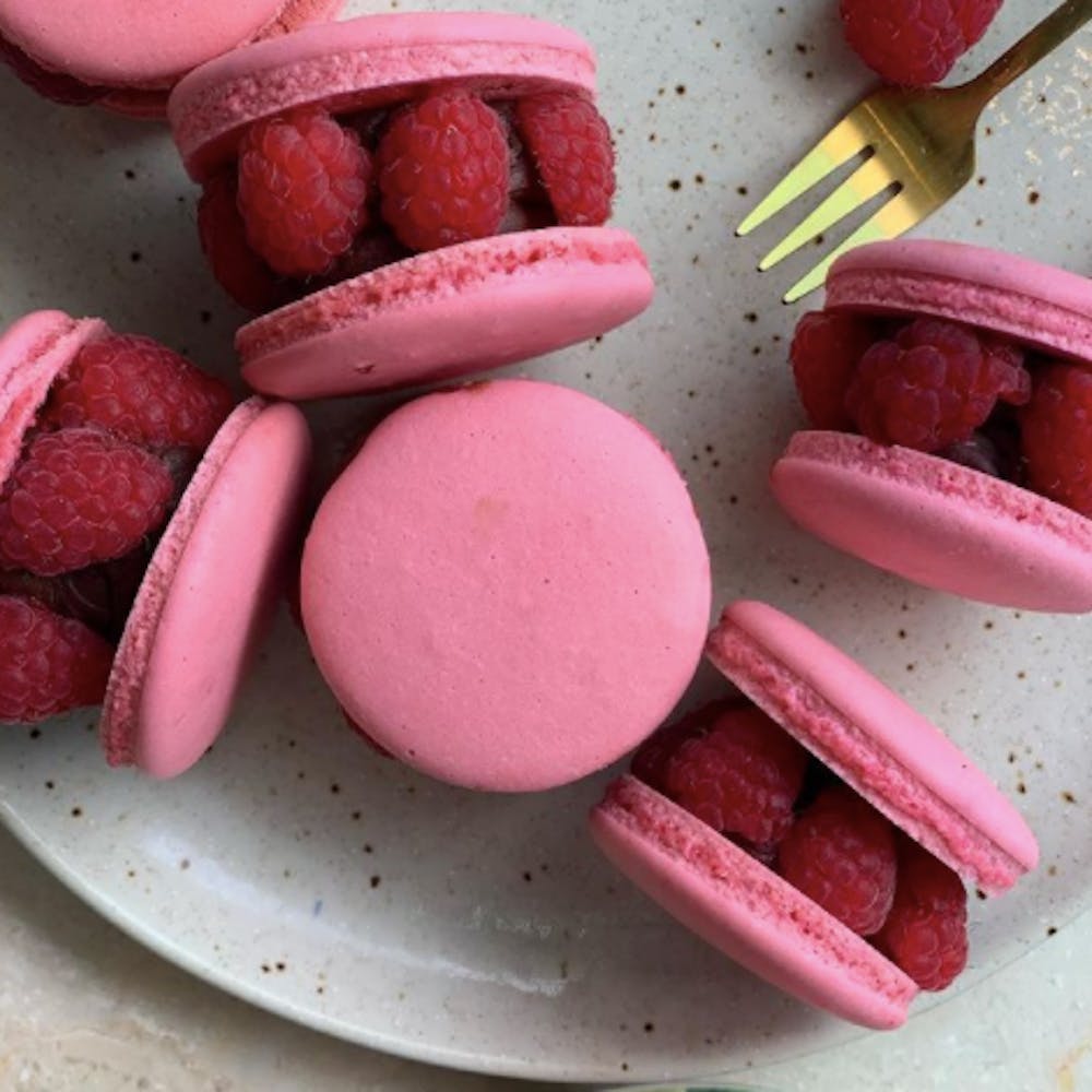 Macaroon,Food,Ingredient,Pink,Red,Cuisine,Material property,Sweetness,Magenta,Confectionery