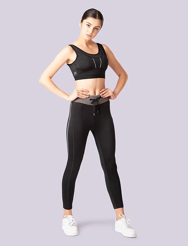 Contrast Piping Detail Solid Sports Bra