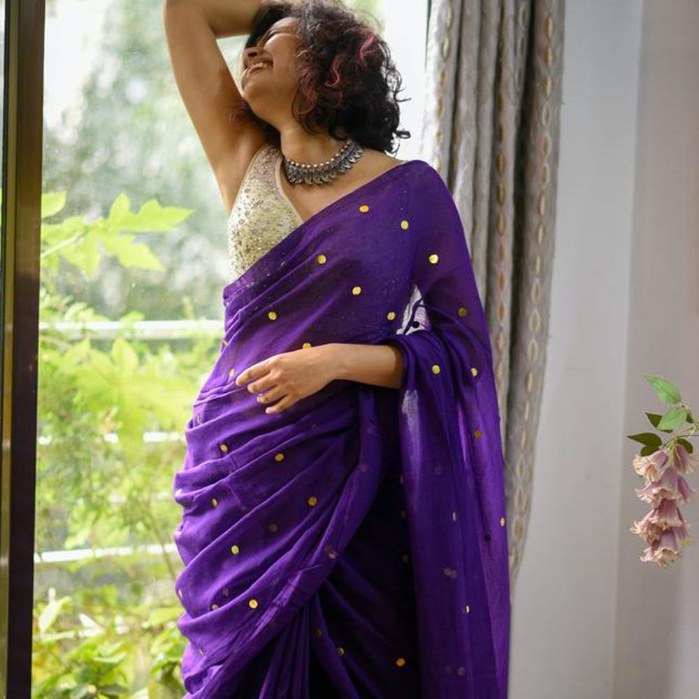 Shoulder,Purple,Human body,Neck,Sari,Sleeve,Waist,One-piece garment,Violet,Gown