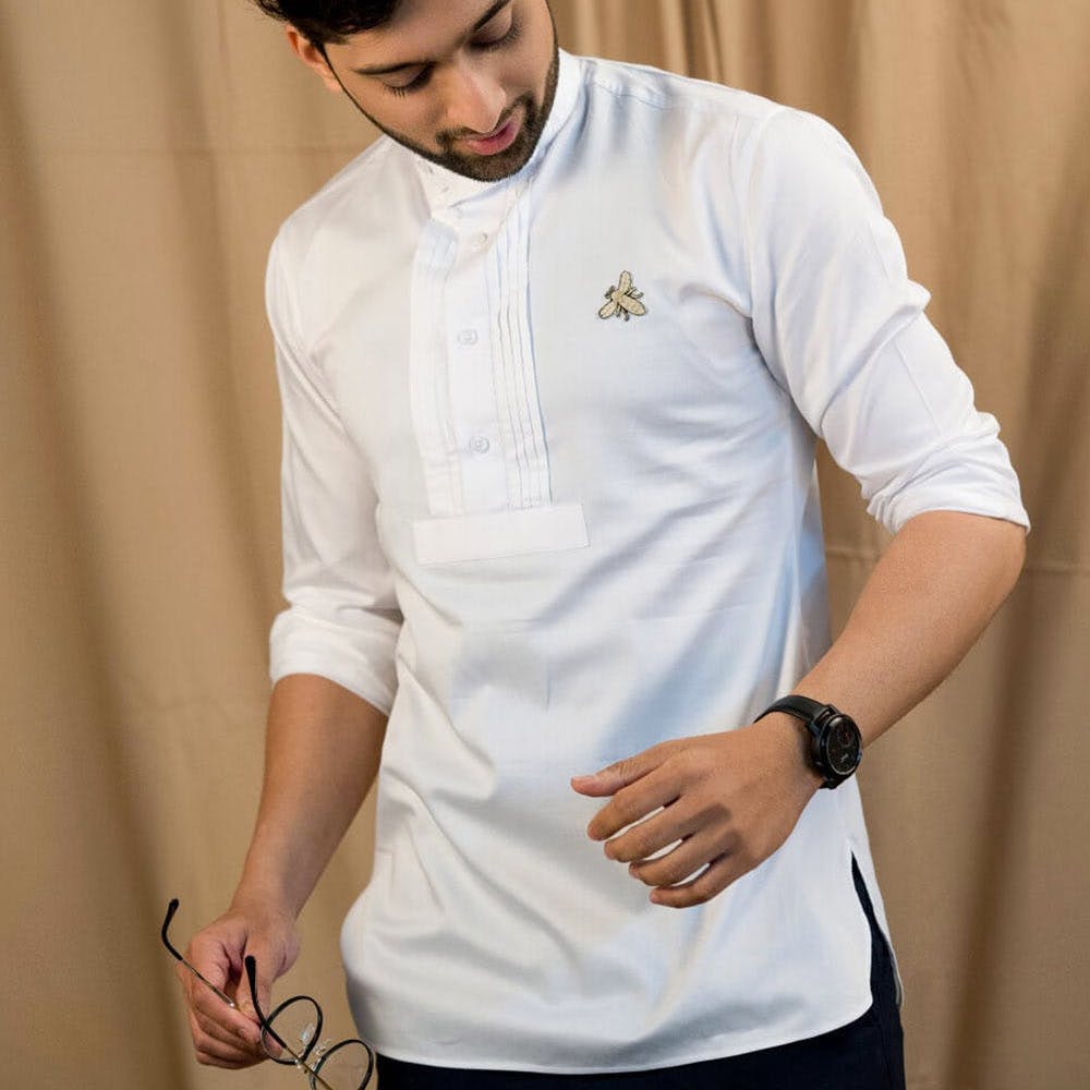 Joint,Watch,Jeans,Hand,Arm,White,Dress shirt,Jersey,Sleeve,Beard