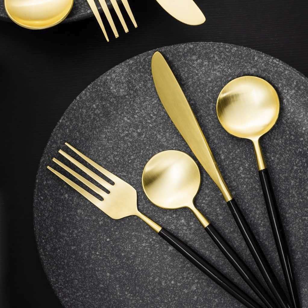Tableware,Dishware,Cutlery,Yellow,Kitchen utensil,Cuisine,Plate,Line,Fork,Serveware