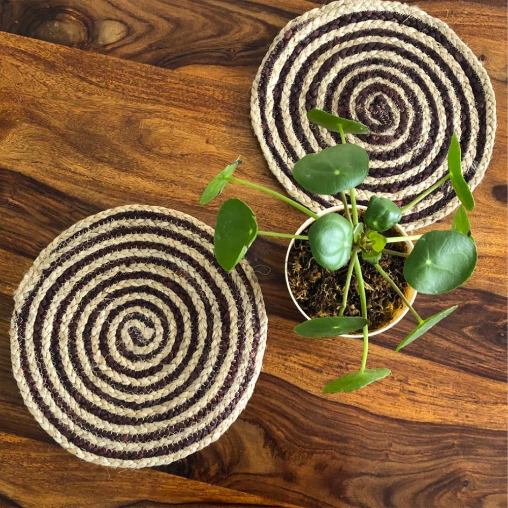 Green,Wood,Plant,Grass,Terrestrial plant,Hardwood,Spiral,Circle,Wood stain,Fashion accessory
