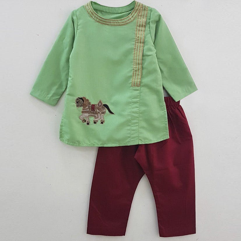 Outerwear,Baby & toddler clothing,Neck,Sleeve,Pink,Collar,T-shirt,Magenta,Clothes hanger,Blazer