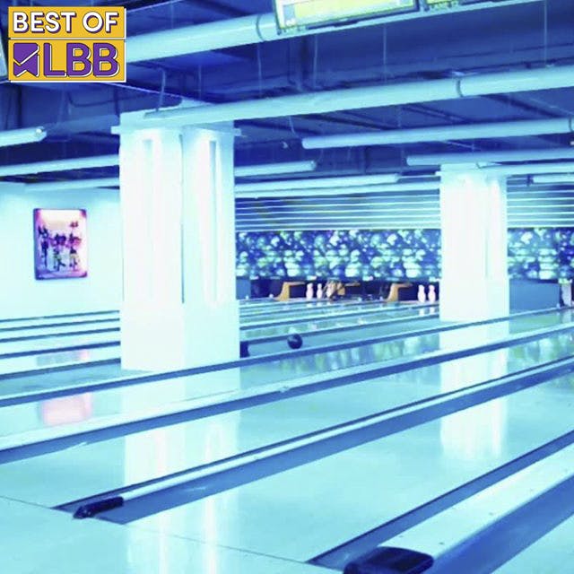 Building,Bowling,Bowling equipment,Electric blue,Flooring,Wood,Sports equipment,Metal,Indoor games and sports,Glass