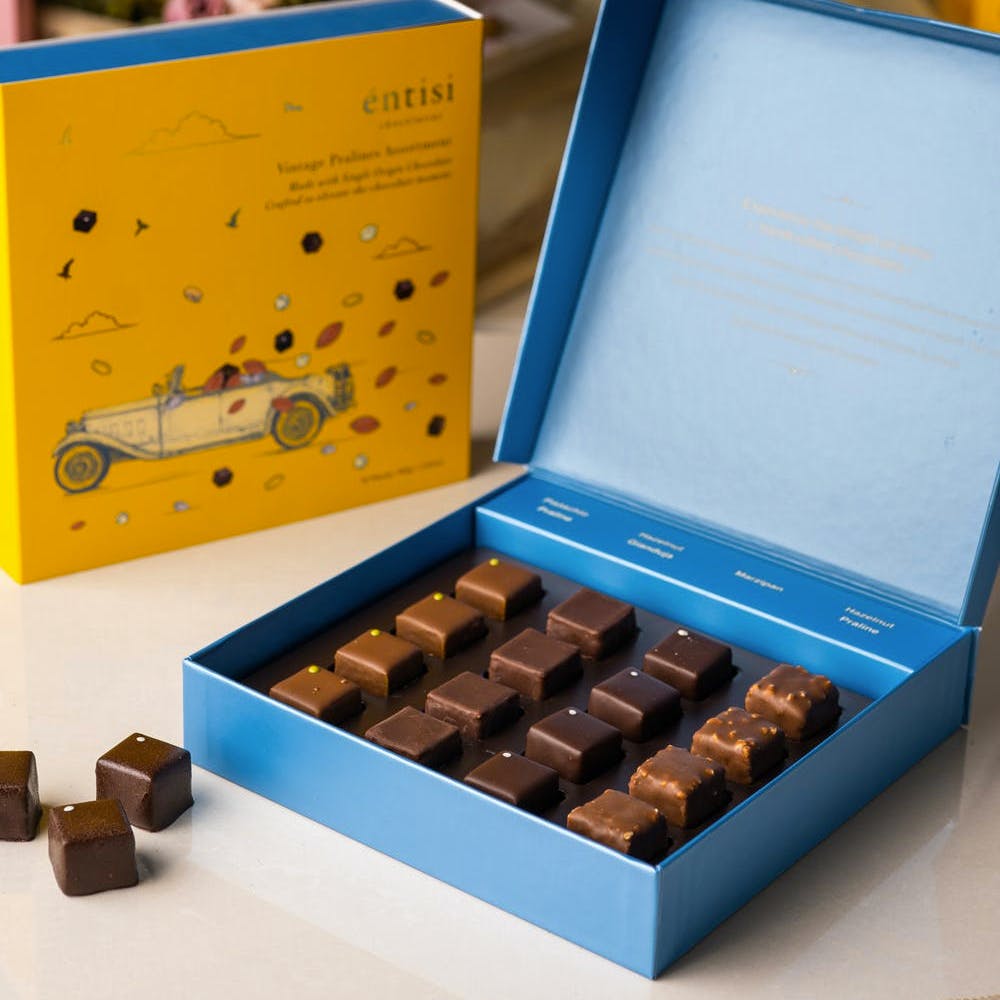 Box of 16 Pralines Chocolates