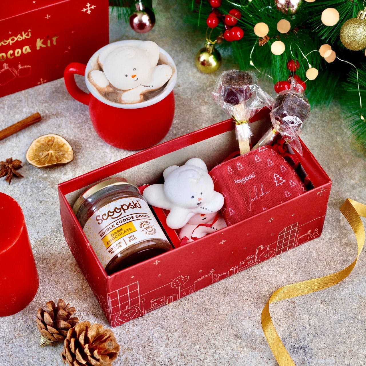Red,Material property,Christmas ornament,Event,Serveware,Dishware,Ingredient,Christmas decoration,Box,Cuisine