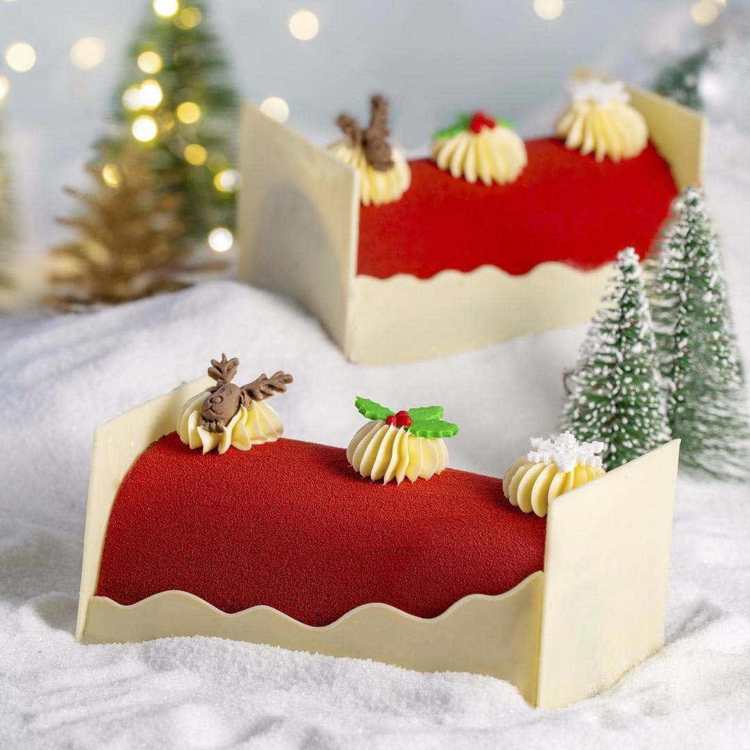 Experience the magic of the season! ✨ A masterpiece inspired by the Yule  Log 🎄With a crunchy base of chocolate and crispies, it's... | Instagram