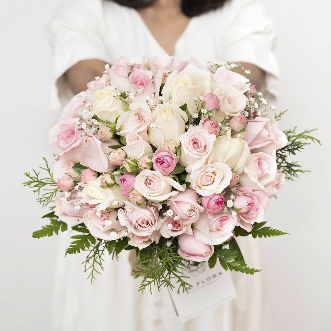 Flower,White,Petal,Dress,Hybrid tea rose,Pink,Gesture,Plant,Flower Arranging,Rose