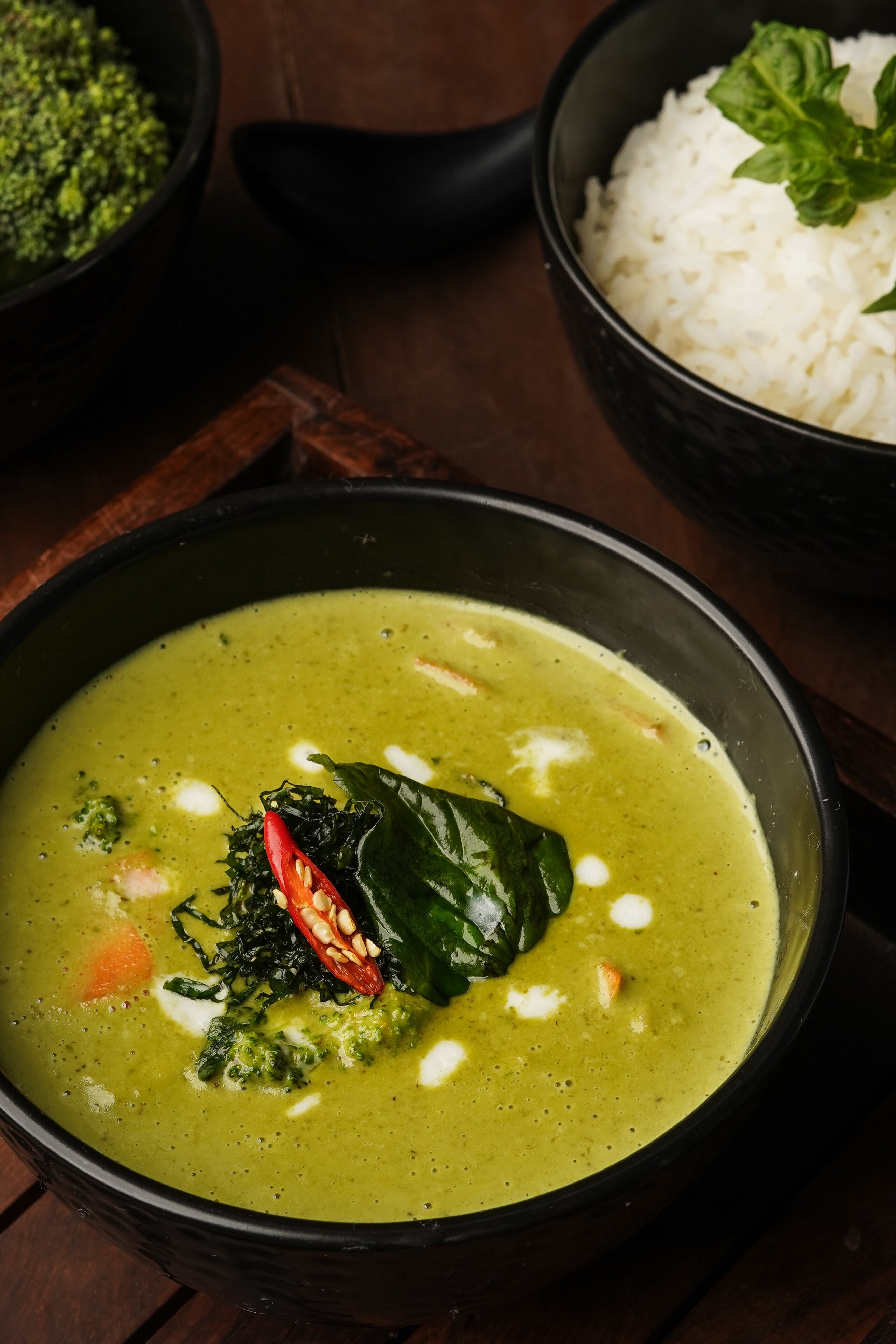 Food,Tableware,Ingredient,Recipe,Cuisine,White rice,Dish,Condiment,Green curry,Leaf vegetable