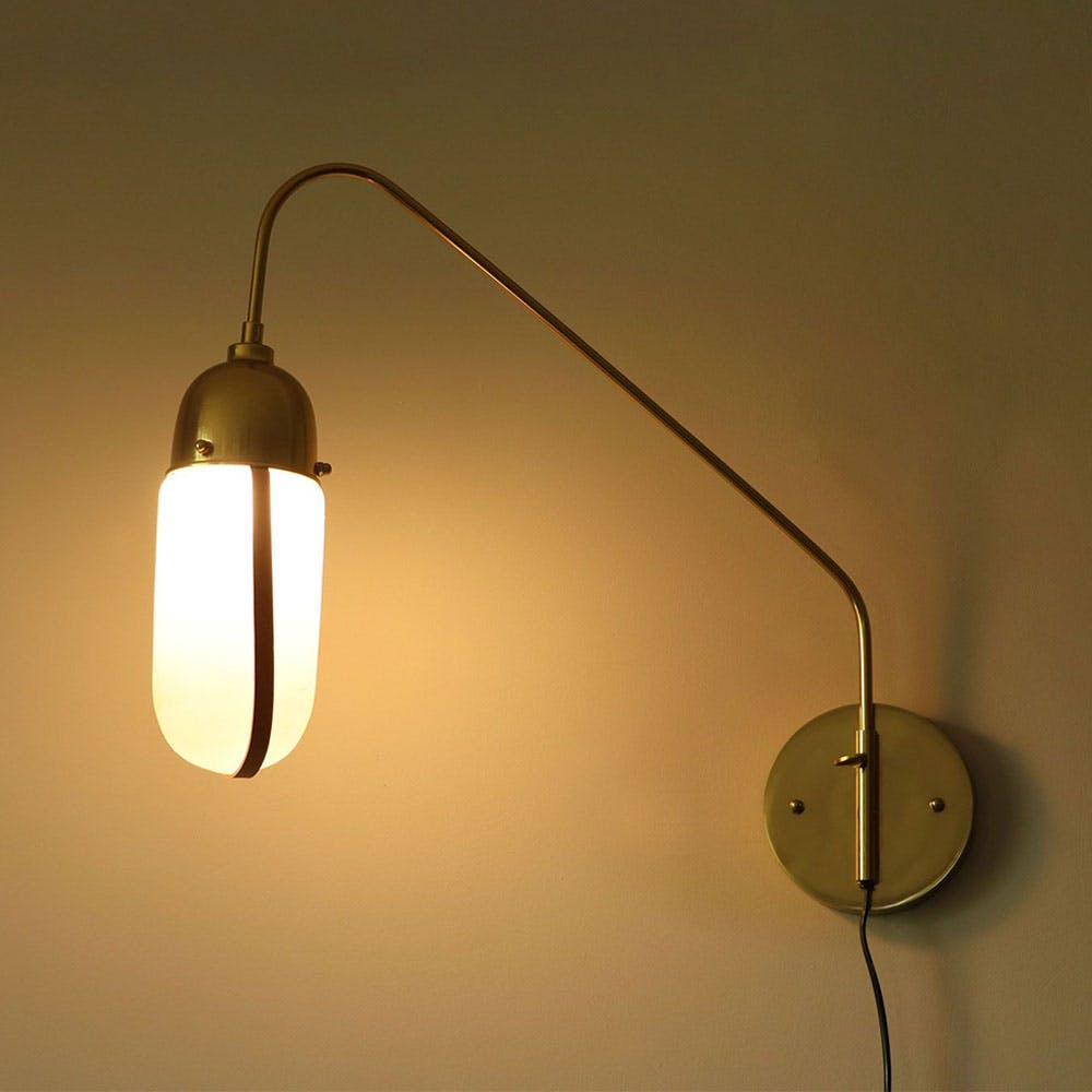 Hoover Wall Lamp - Brass Finish