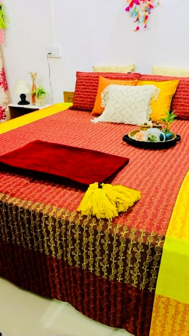Furniture,Green,Decoration,Interior design,Orange,Textile,Tablecloth,Comfort,Flooring,Rectangle