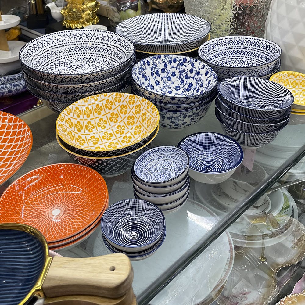 Dishware,Tableware,Serveware,Plate,Pottery,Porcelain,earthenware,Ceramic,Circle,Glass