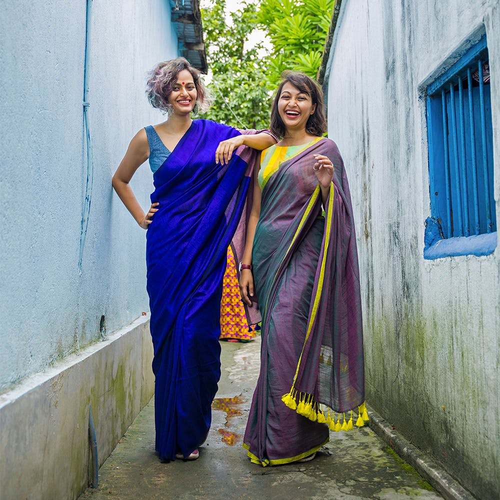 Smile,Blue,Window,Purple,Sari,Sleeve,One-piece garment,Happy,Street fashion,Fashion design