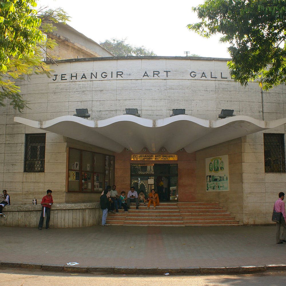 tourist places near jehangir art gallery mumbai