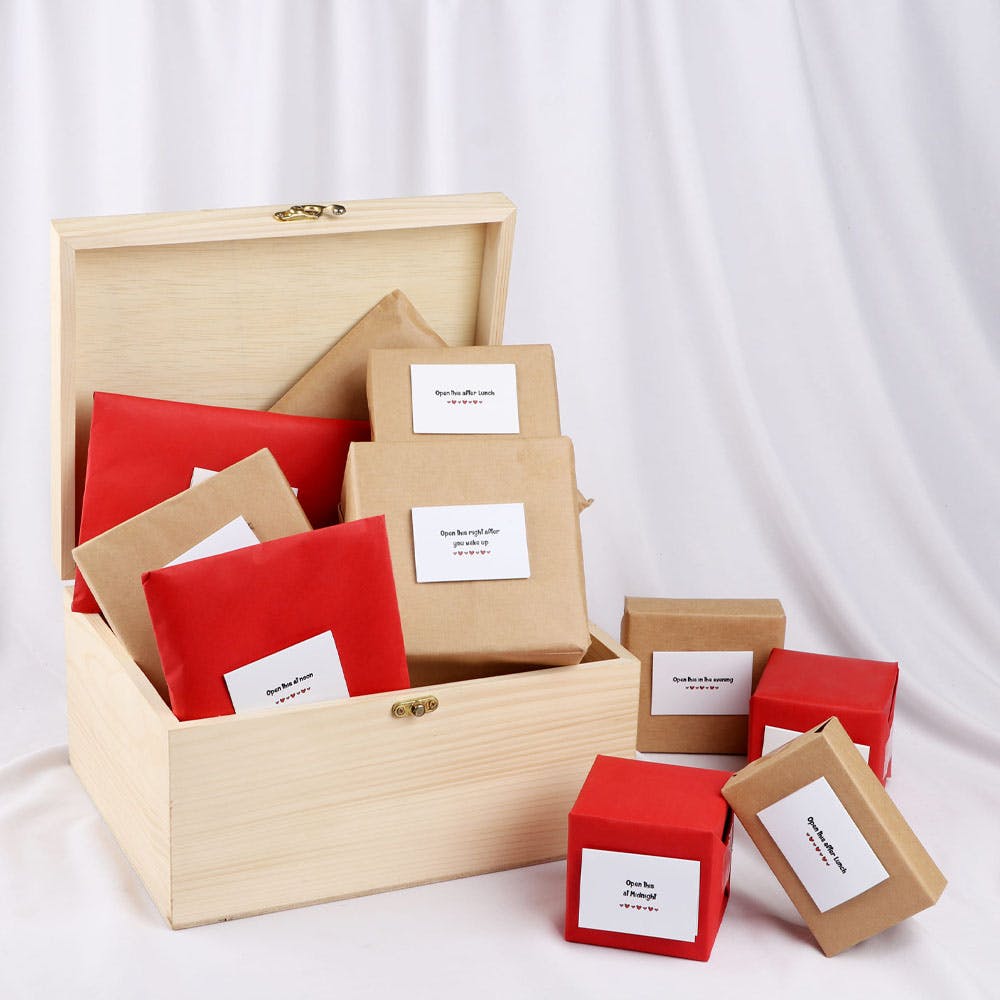 Packing materials,Rectangle,Shipping box,Packaging and labeling,Wood,Carton,Box,Font,Curtain,Cardboard