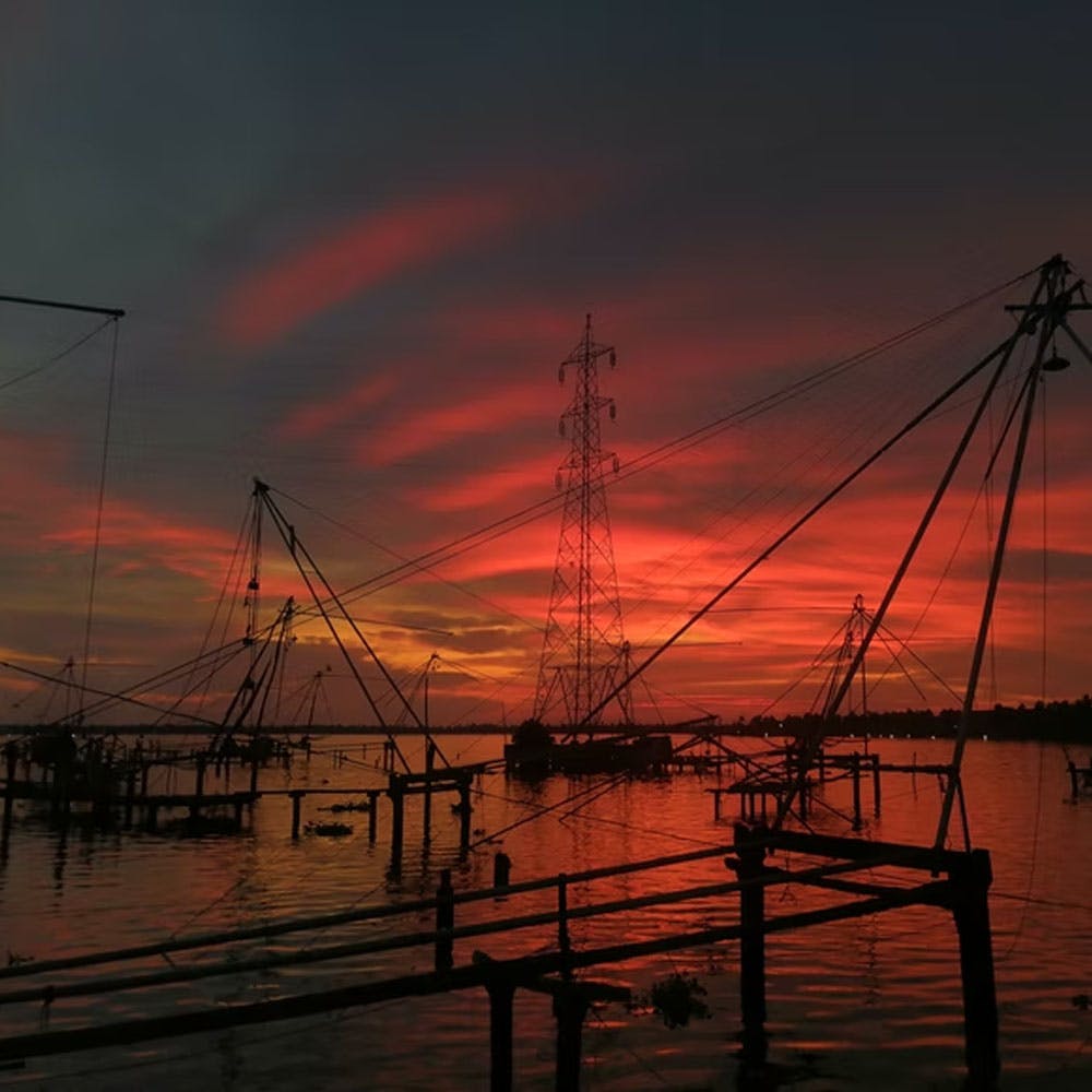 Cloud,Water,Sky,Afterglow,Boat,Dusk,Sunset,Electricity,Red sky at morning,Sunrise