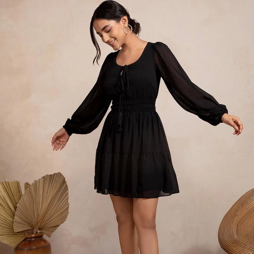 Hair,Joint,Smile,Hand,Outerwear,Hairstyle,Shoulder,Leg,One-piece garment,Dress