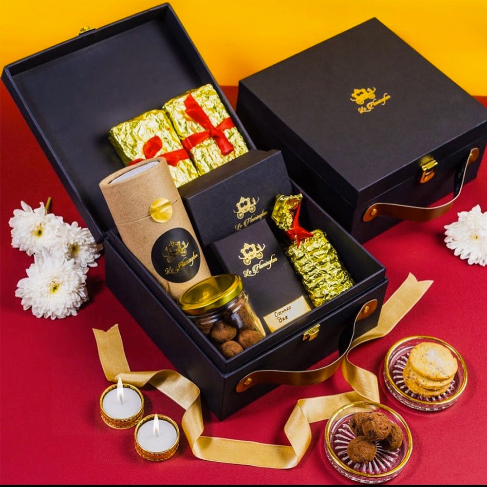 HEALTHY MASTER | Nutri Fiesta Diwali Collection Special Gift Box | Assorted  Mix of Dryfruits,kismish,Pista,Khakhra,Almonds chocolate,Pan  Chocolate,Baked Chips - MyNiwa