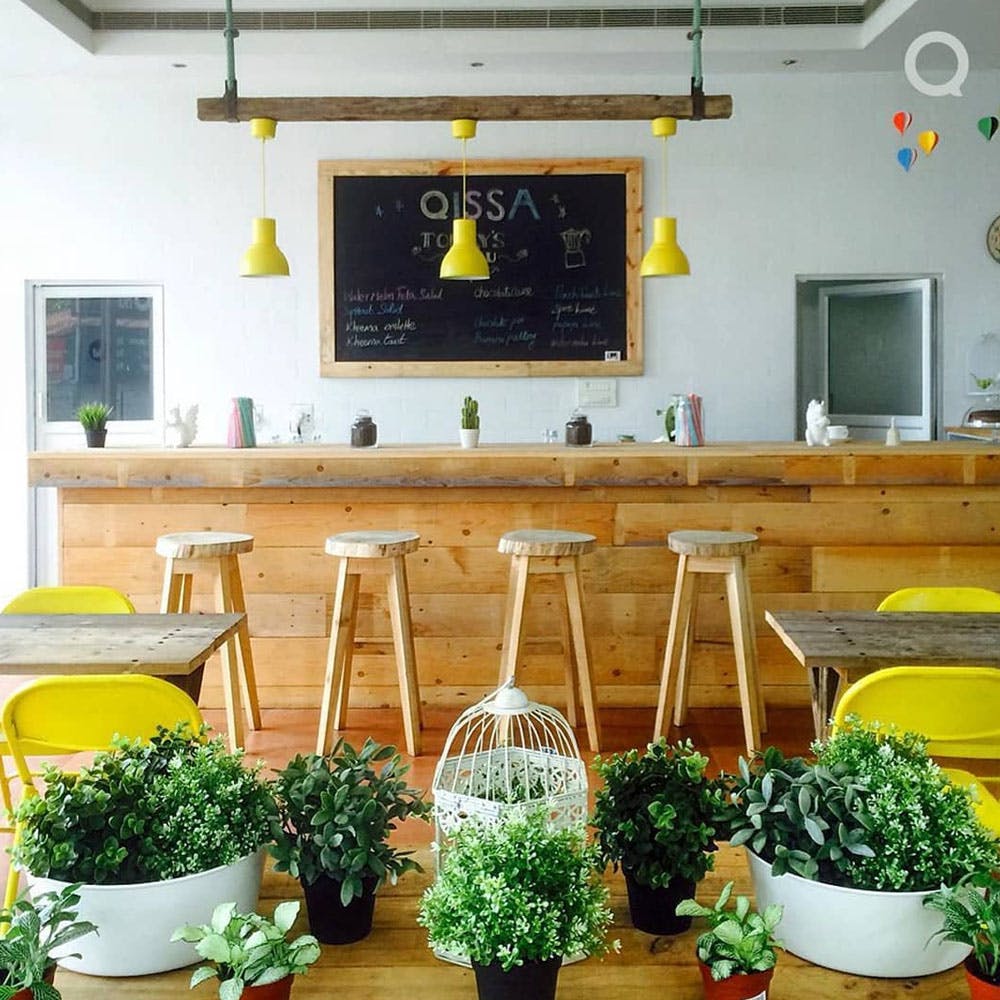 Plant,Flowerpot,Green,Houseplant,Table,Interior design,Flower,Wood,Grass,Event