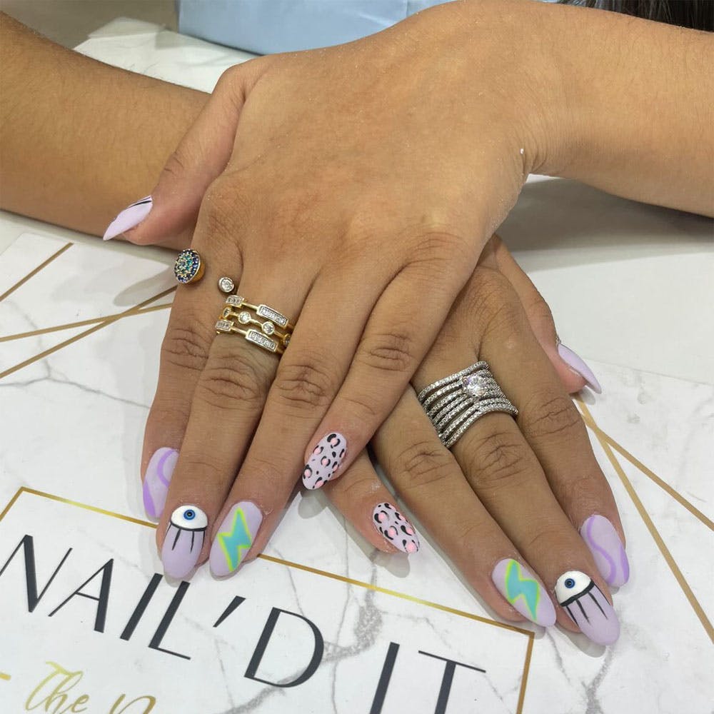 Samantha flaunts her beautiful painted Nails saying she loves being a woman