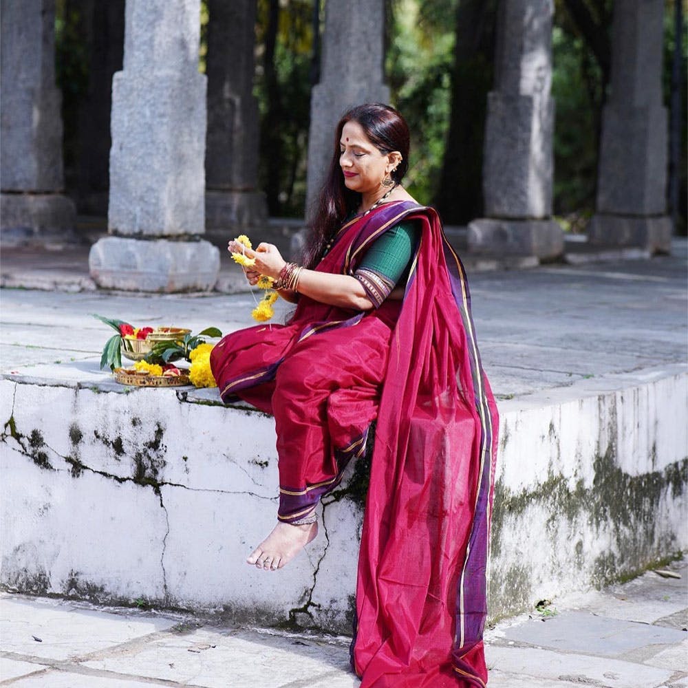 Keralaclicks™ on Instagram: “Inframe:@joyeeta.trisha ❣️ #endlessfaces  #igpodium_portraits #shutterstoc… | Saree poses, Fashion photography poses,  Stylish photo pose