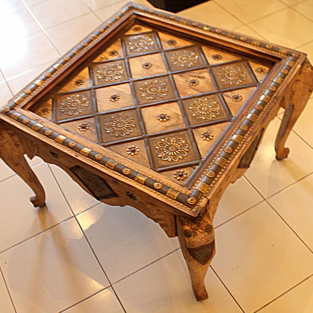Table,Wood,Flooring,Floor,Rectangle,Hardwood,Wood stain,Triangle,Symmetry,Font