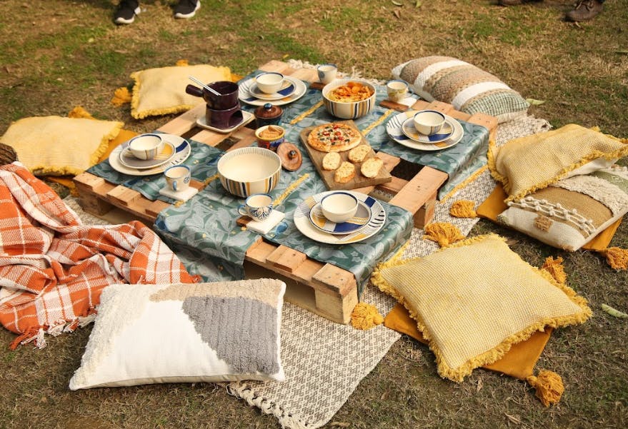 Food,Textile,Tableware,Tablecloth,Dishware,Cuisine,Grass,Event,Wood,Linens