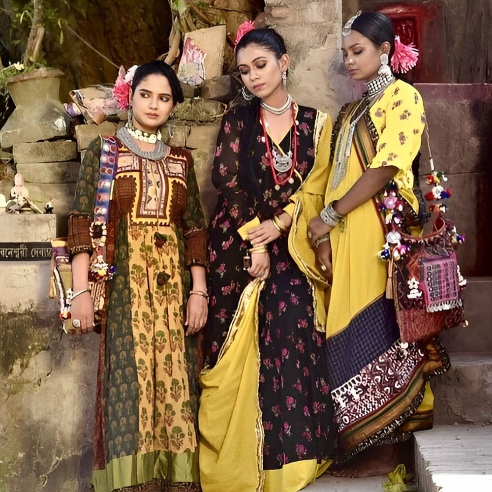 Buy Indian Ethnic Women Festive Party Wear Silk Kurta Set, Wedding Dress  Kurta, Women's Kurta for Gift, Ready to Wear Kurta Set for Her Online in  India - Etsy | Pakistani dresses
