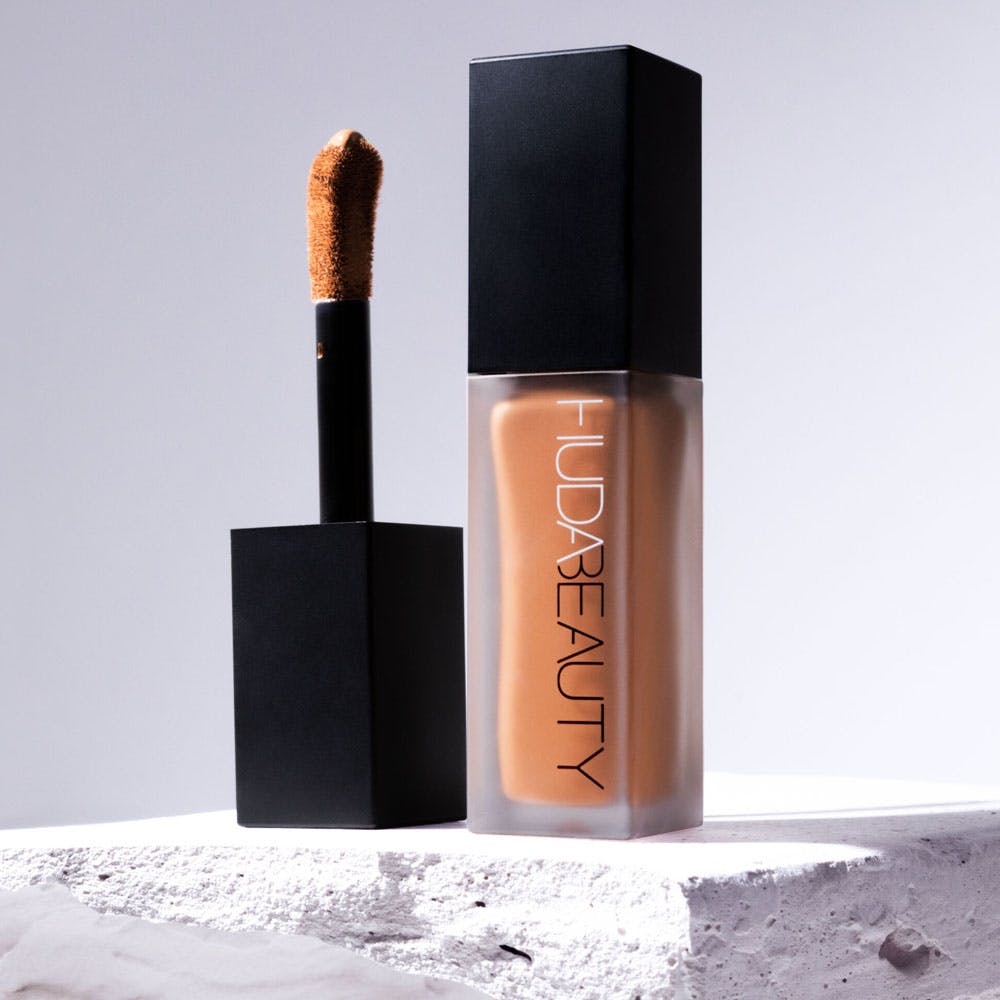 Huda Beauty Faux Filter Concealer - Graham Cracker