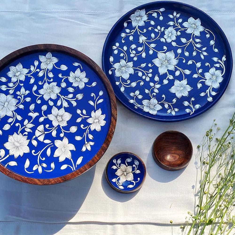 Dishware,Tableware,Serveware,Porcelain,Creative arts,Plate,Blue and white porcelain,Art,Circle,Electric blue