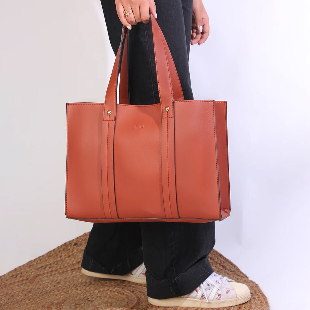 Brown,Luggage and bags,Bag,Sleeve,Shoulder bag,Travel,Blazer,Peach,Natural material,Baggage